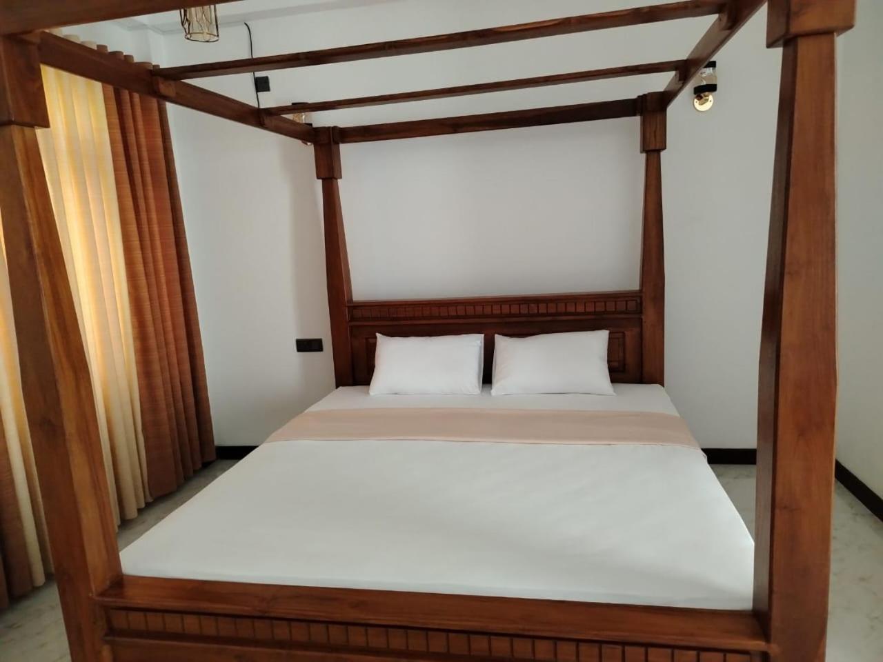 Diora Hotel Ratnapura Exterior photo