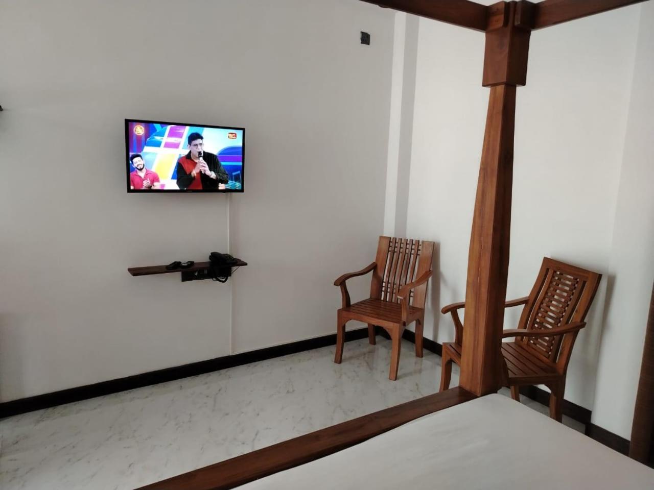 Diora Hotel Ratnapura Exterior photo