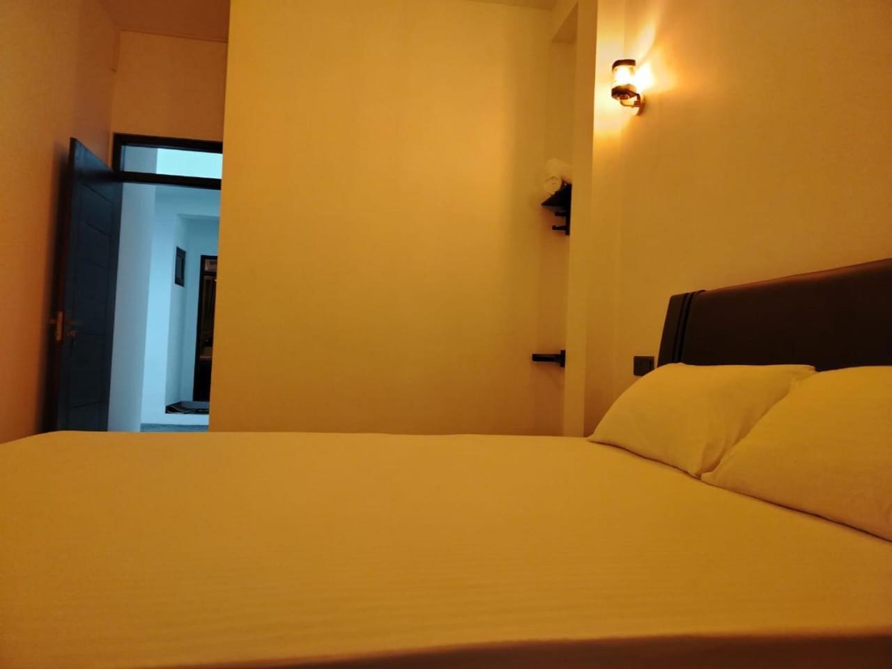 Diora Hotel Ratnapura Exterior photo