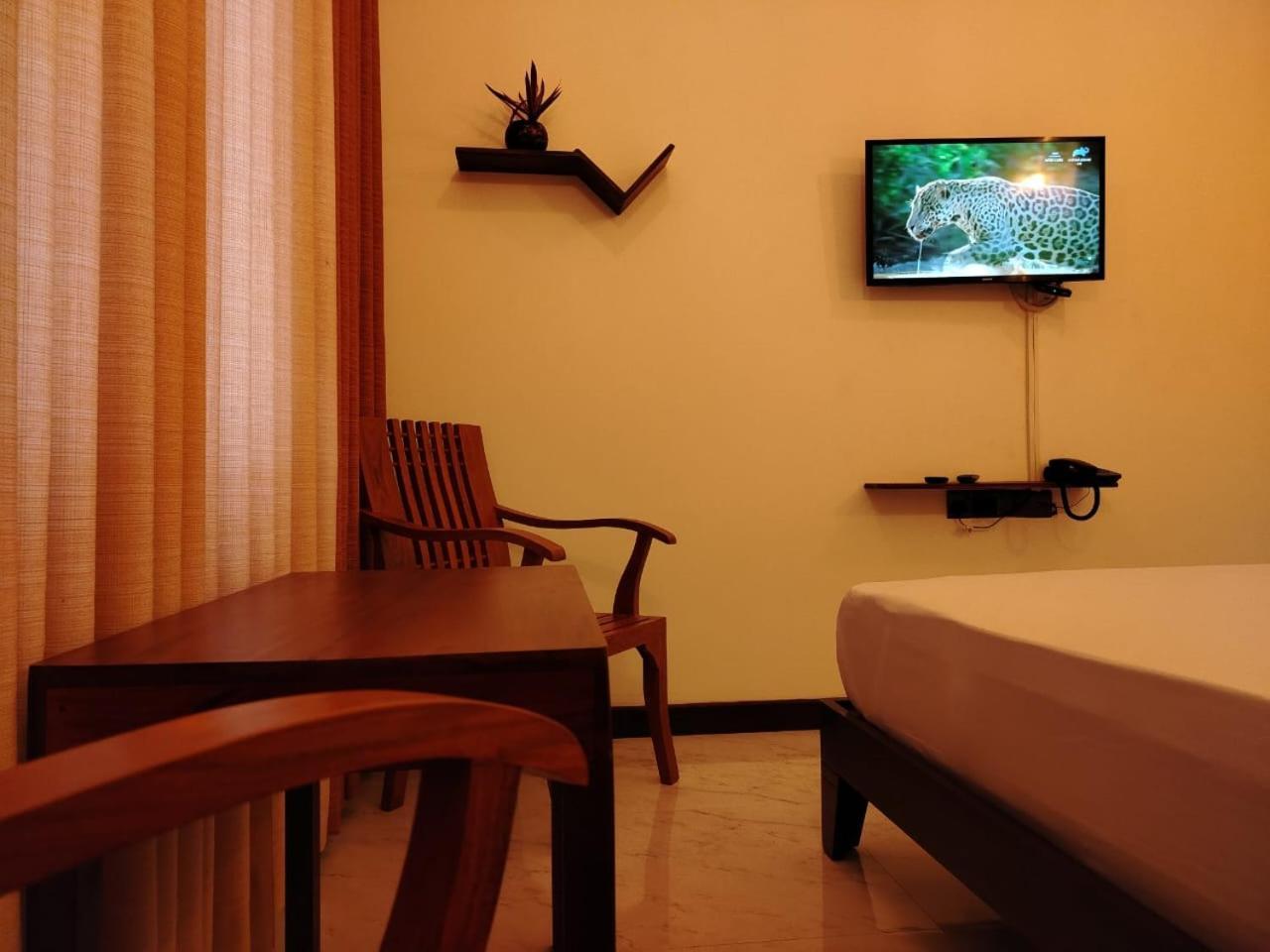 Diora Hotel Ratnapura Exterior photo