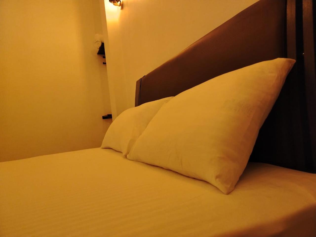 Diora Hotel Ratnapura Exterior photo