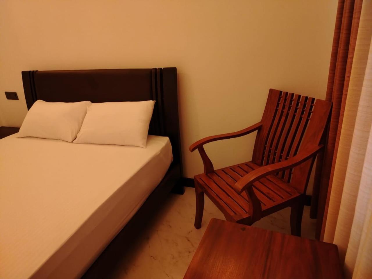 Diora Hotel Ratnapura Exterior photo