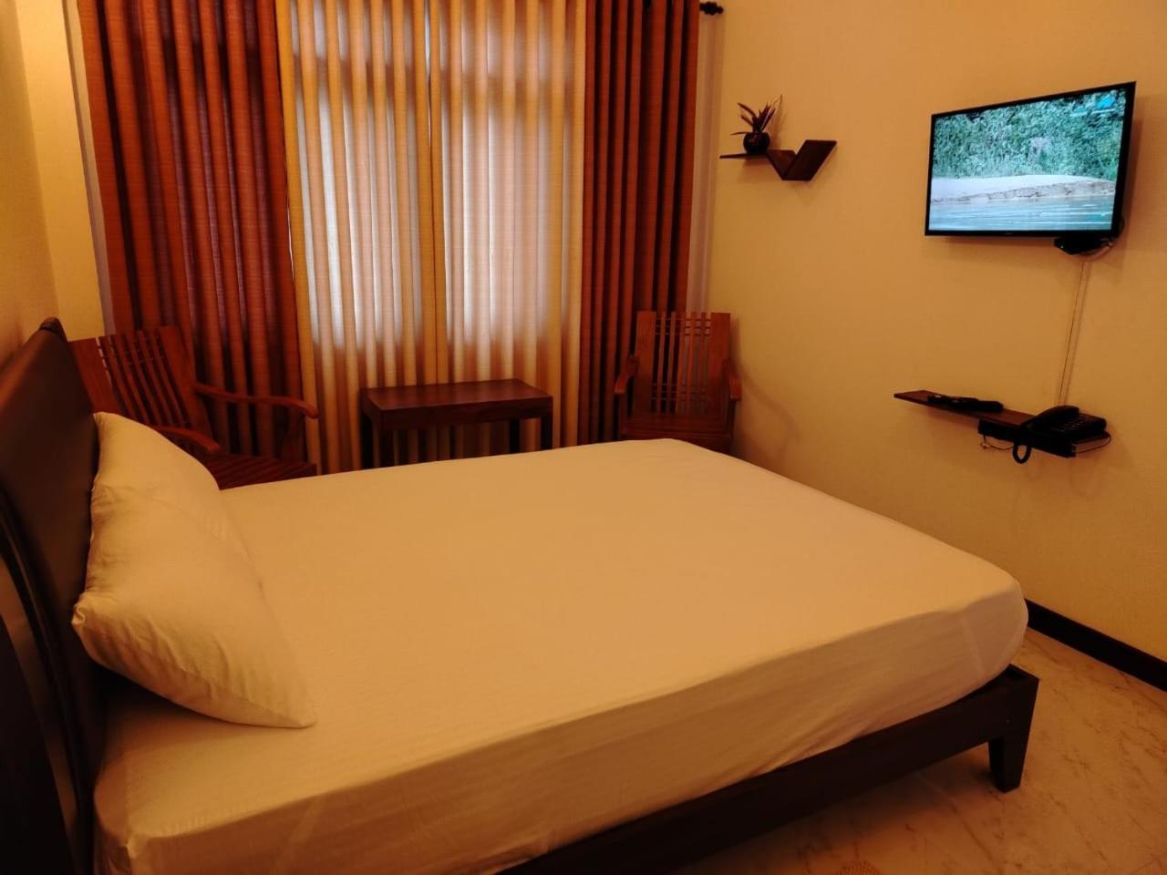 Diora Hotel Ratnapura Exterior photo