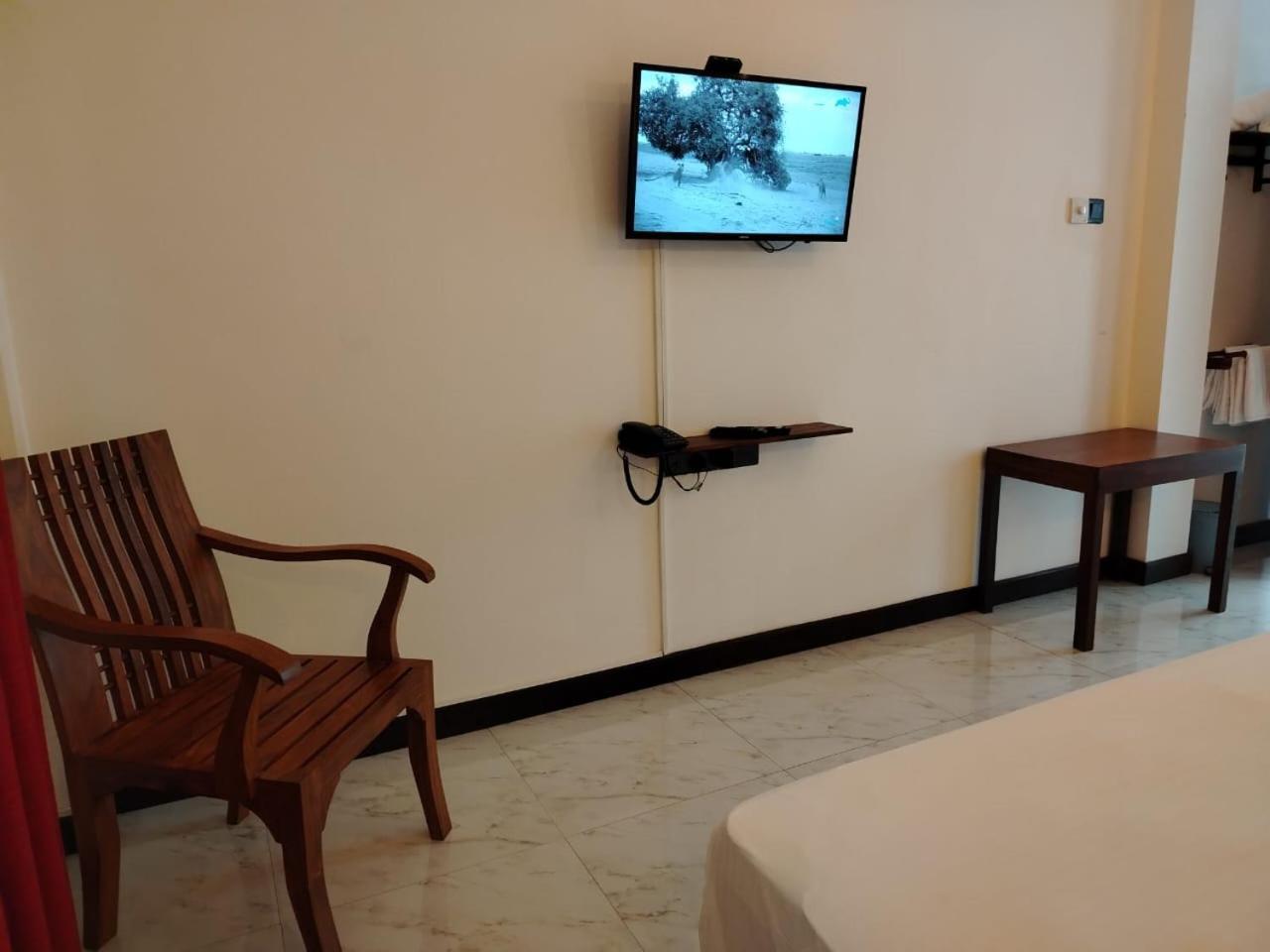 Diora Hotel Ratnapura Exterior photo
