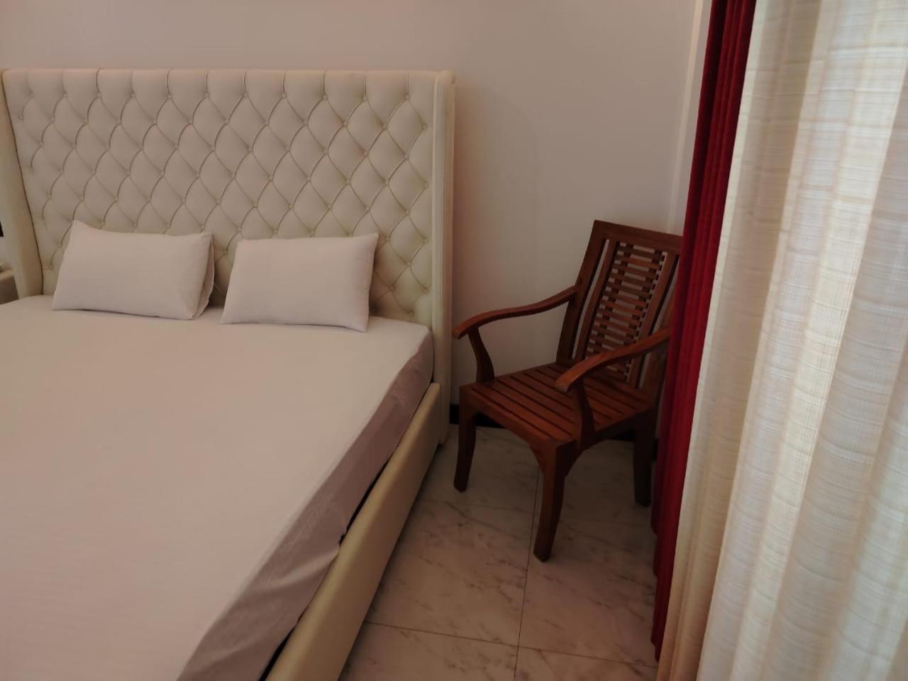 Diora Hotel Ratnapura Exterior photo