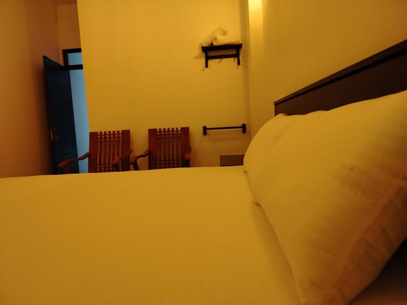 Diora Hotel Ratnapura Exterior photo
