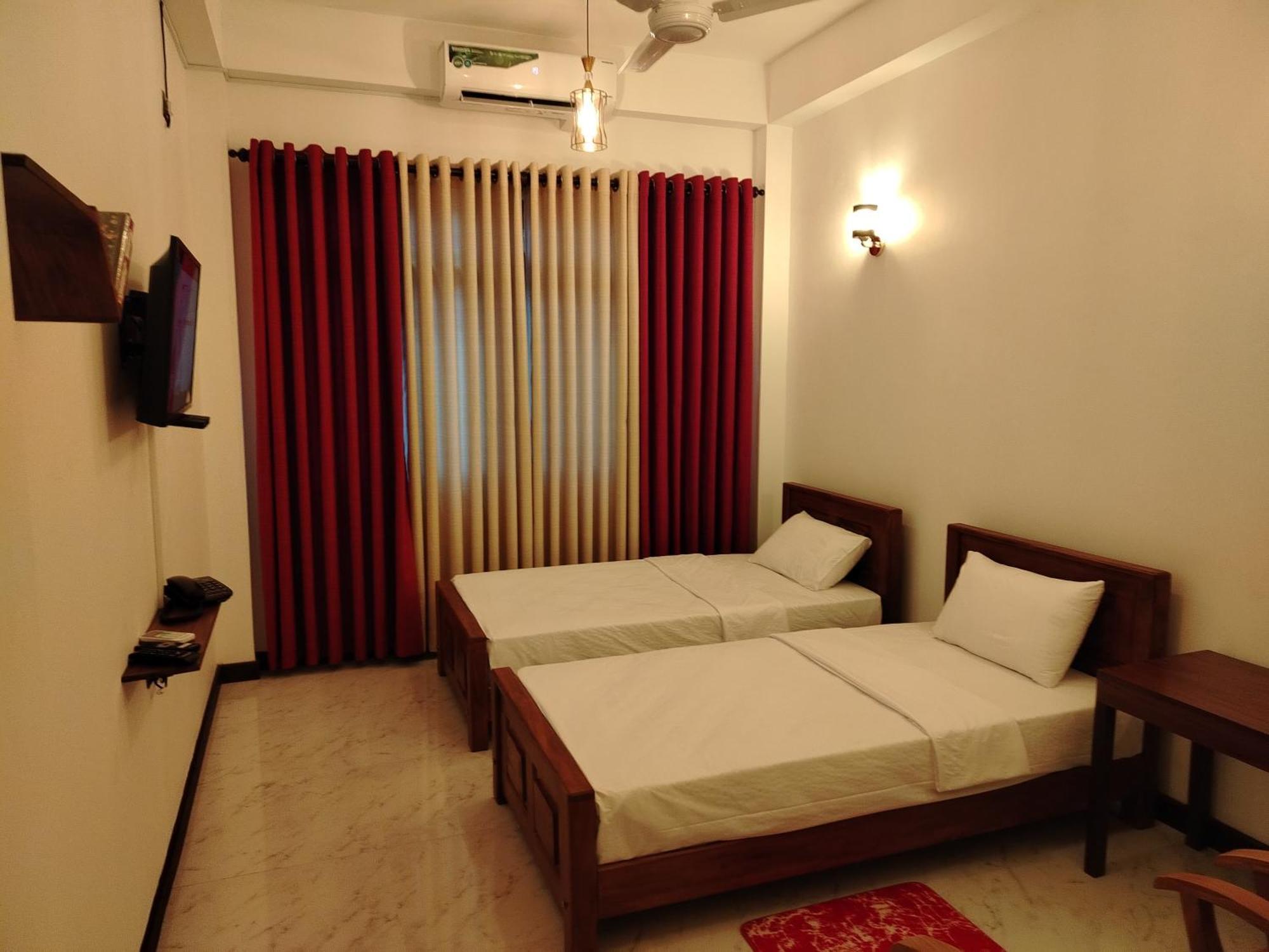 Diora Hotel Ratnapura Exterior photo