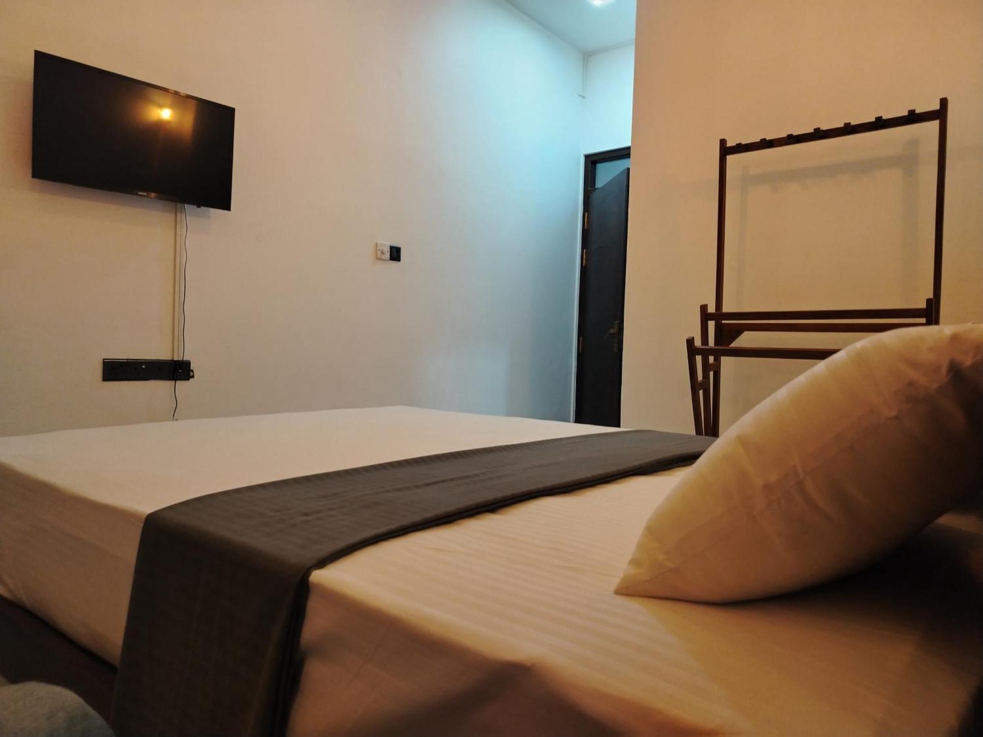 Diora Hotel Ratnapura Room photo