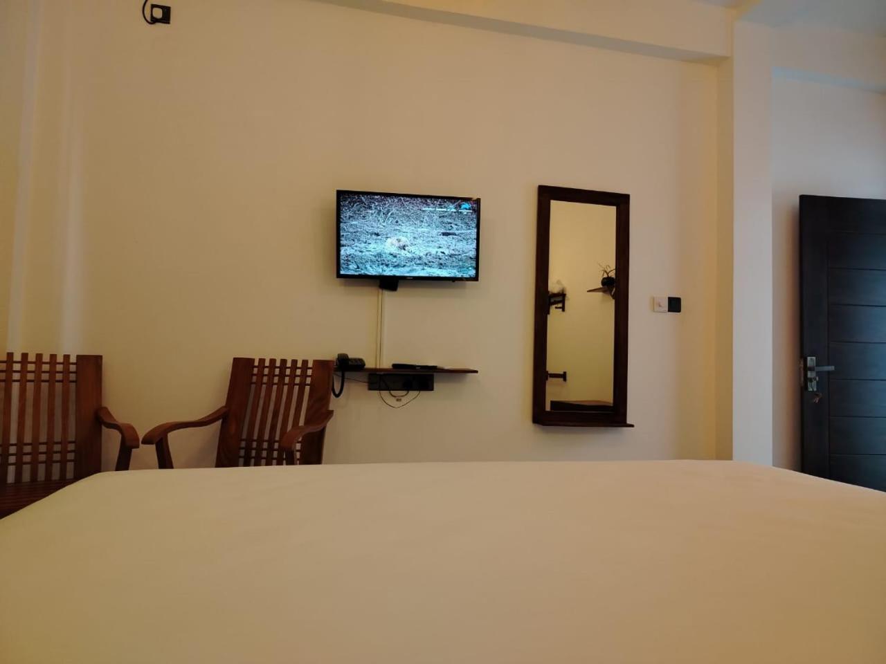 Diora Hotel Ratnapura Exterior photo