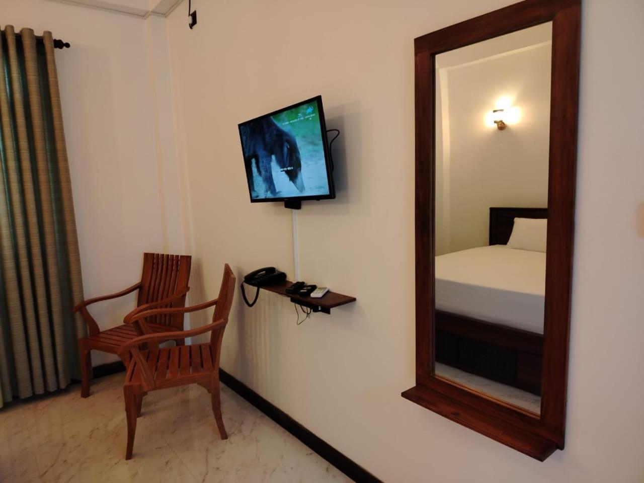 Diora Hotel Ratnapura Exterior photo