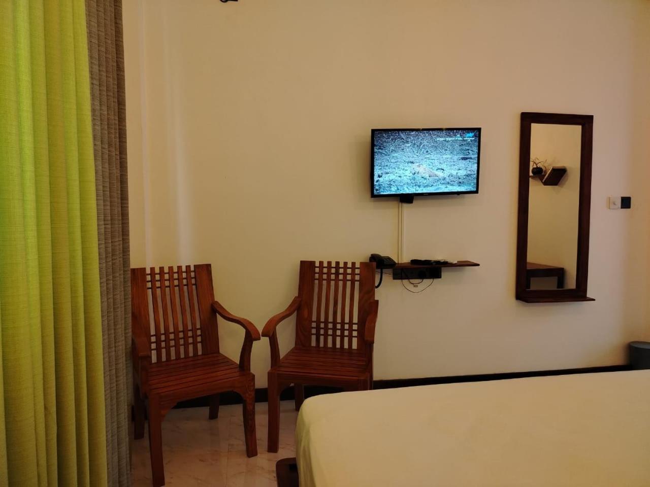 Diora Hotel Ratnapura Exterior photo