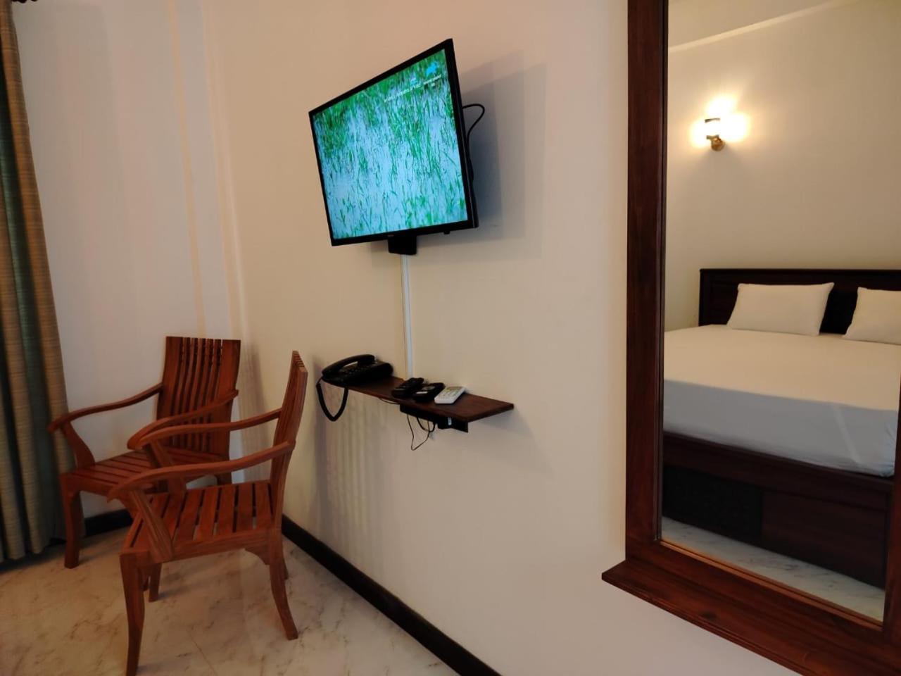 Diora Hotel Ratnapura Exterior photo