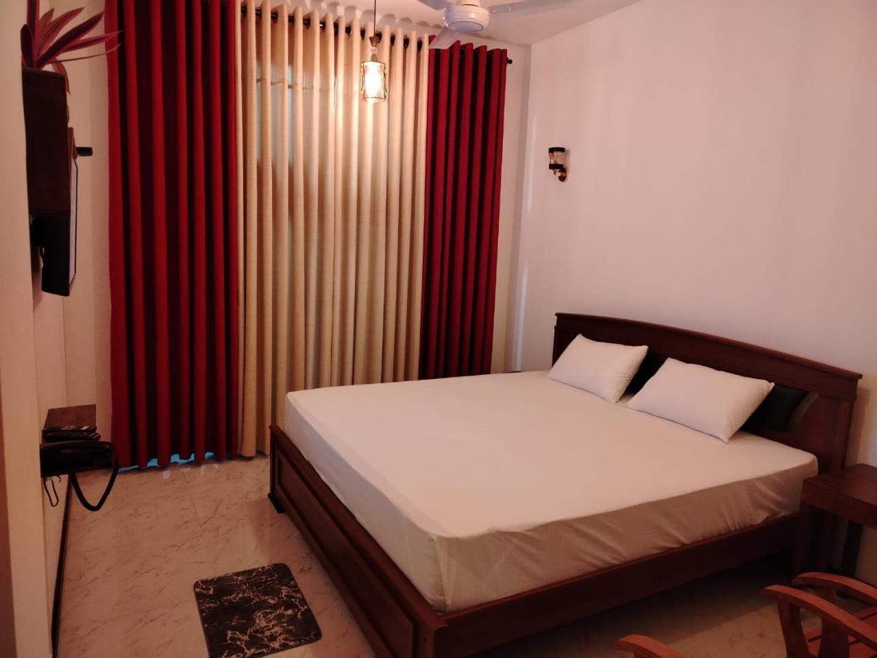 Diora Hotel Ratnapura Exterior photo