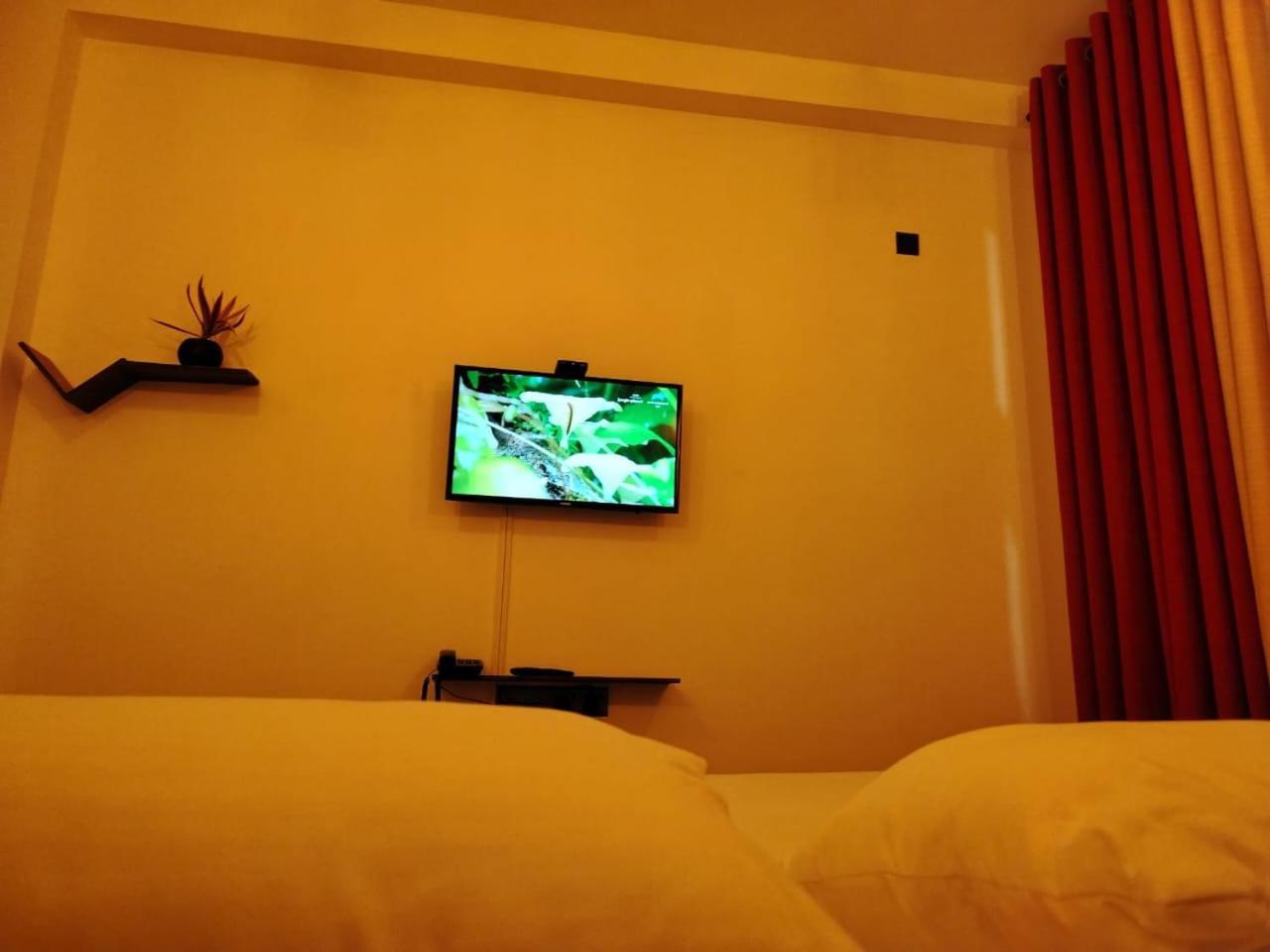 Diora Hotel Ratnapura Exterior photo