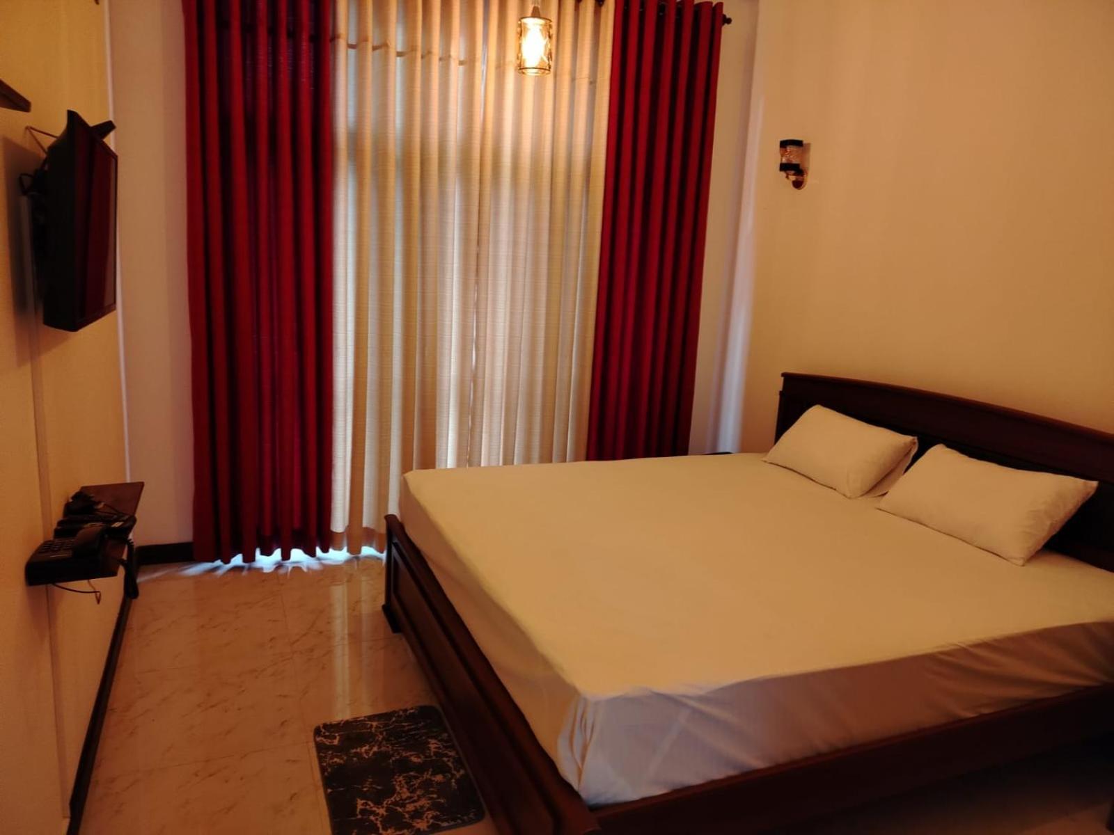 Diora Hotel Ratnapura Exterior photo