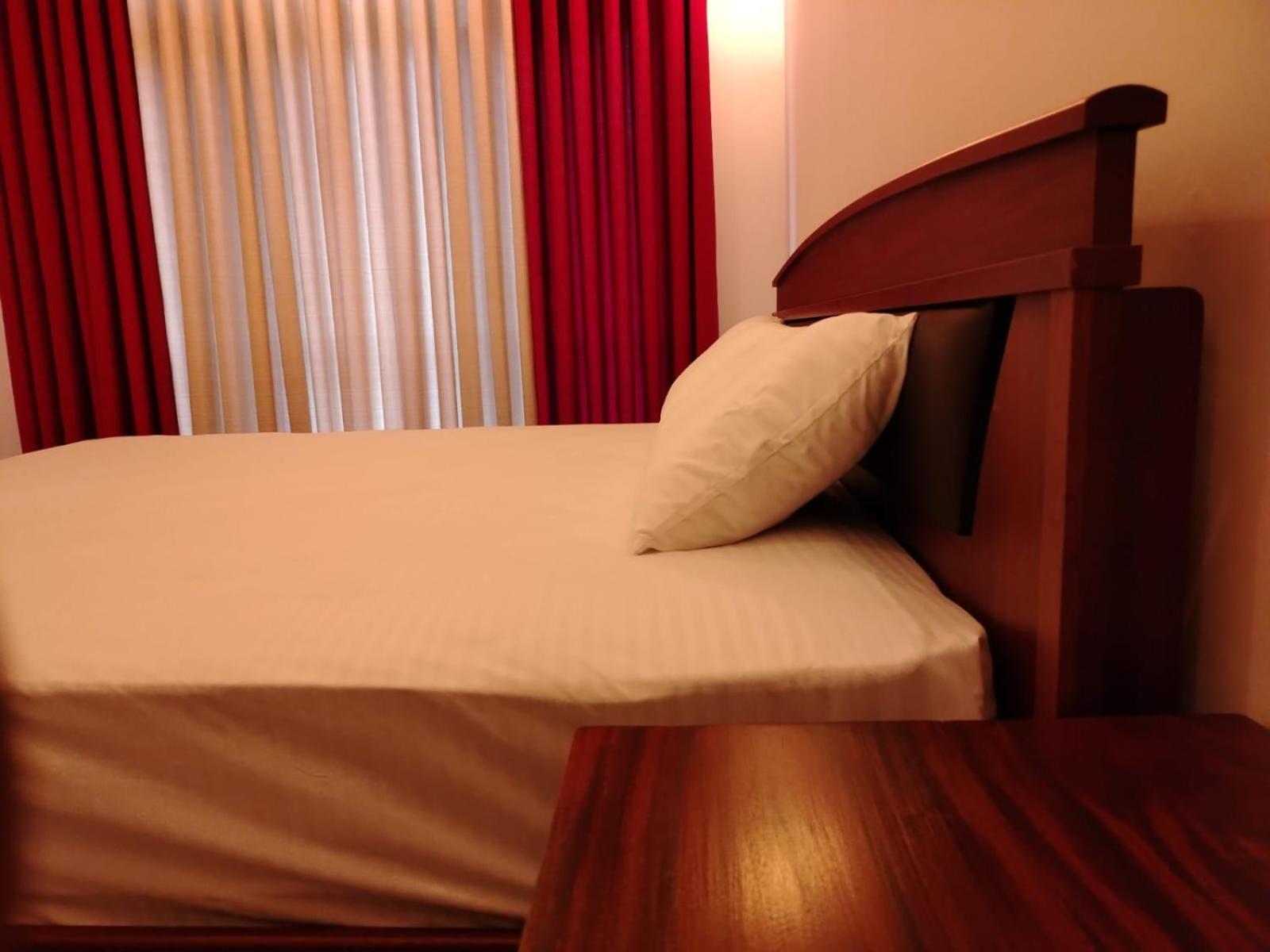 Diora Hotel Ratnapura Exterior photo